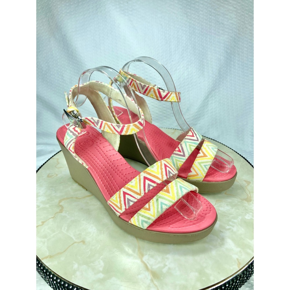 Crocs Leigh II Wedge Strappy Sandals Womens 9 Pink Chevron Ankle Strap Comfort